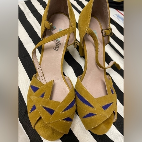 Anthropologie suede heels 🪴price is firm🪴 - Picture 2 of 6
